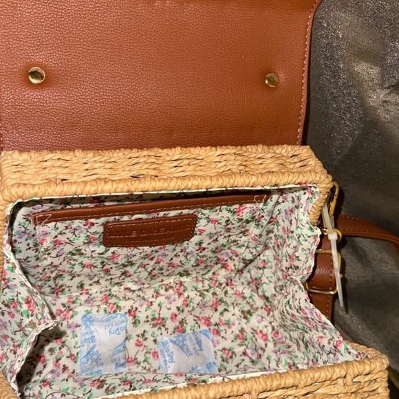 2/$35 NWT Like Dreams Brown and Tan Woven Handbag - Picture 4 of 5